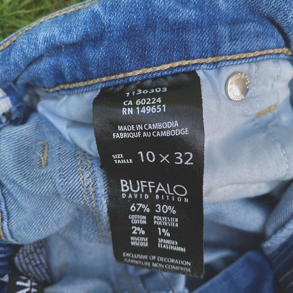 Women’s Buffalo Jeans - Picture 7 of 8